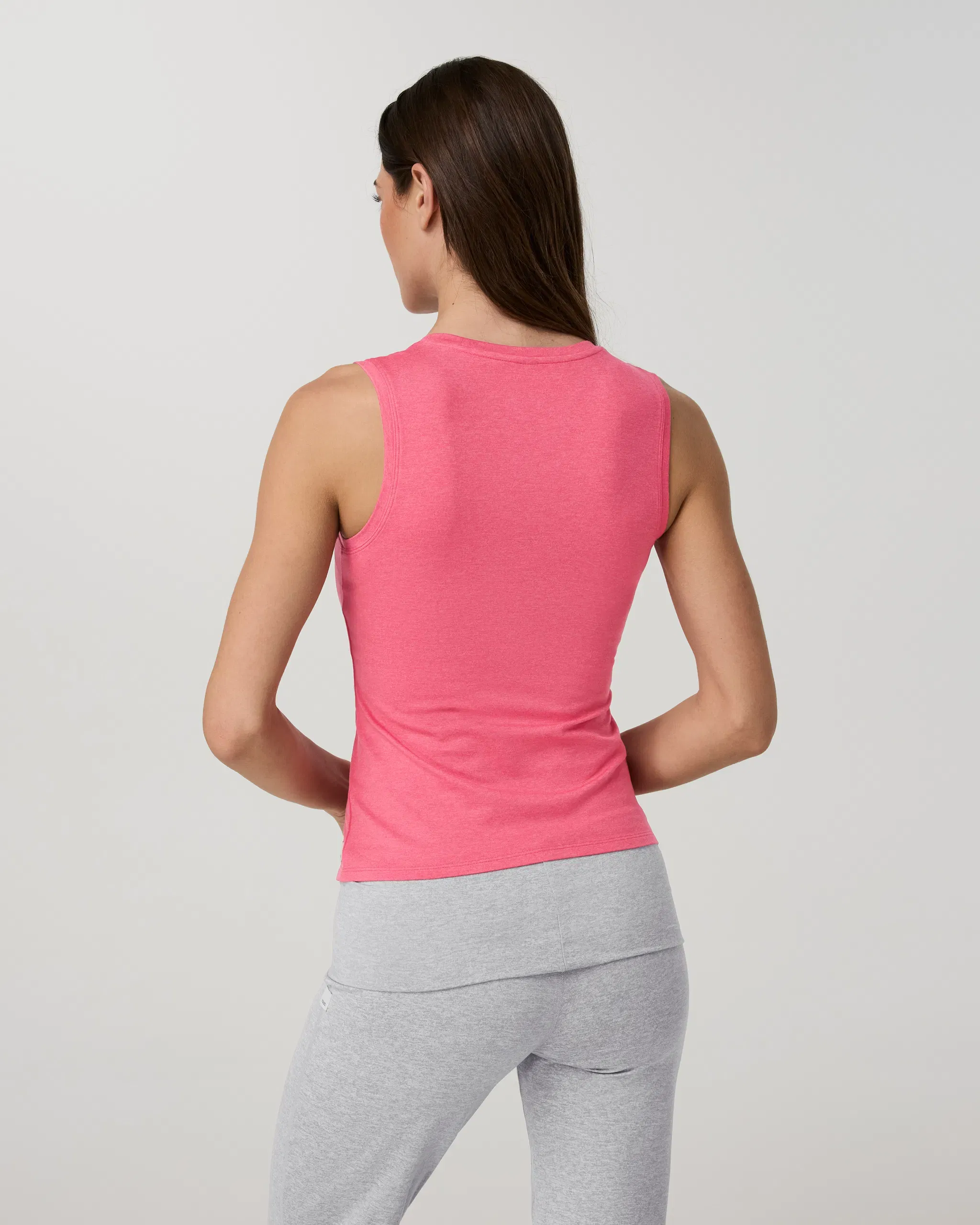 Vuori Halo Essential Scoop Tank Long