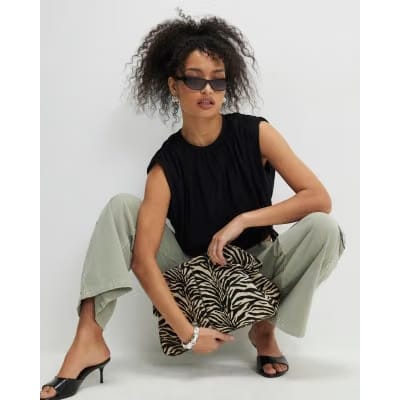 Black Short Sleeve Bubble Hem T-Shirt
