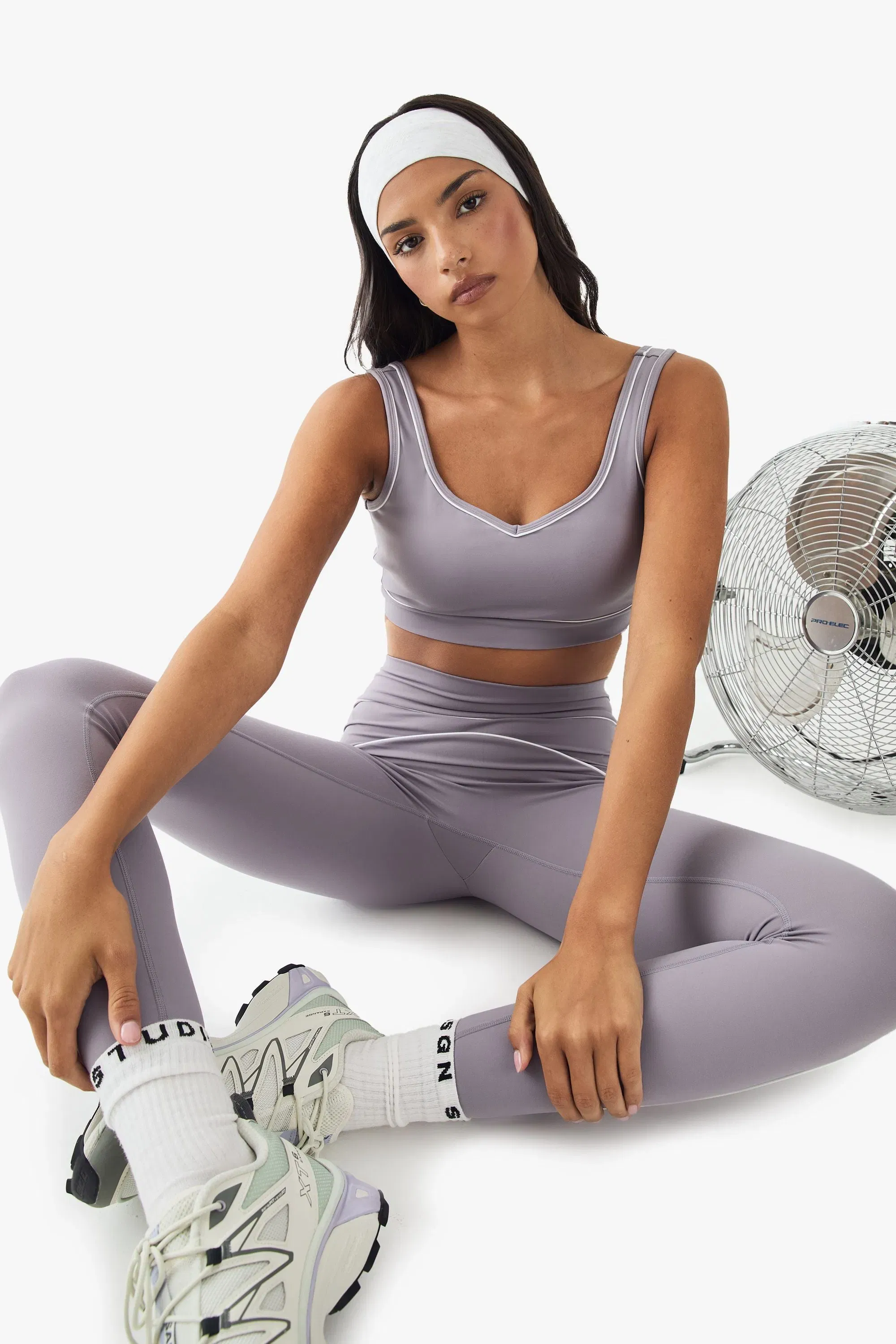 DSGN Studio Ultra Sculpt Contrast Piping Sports Bra