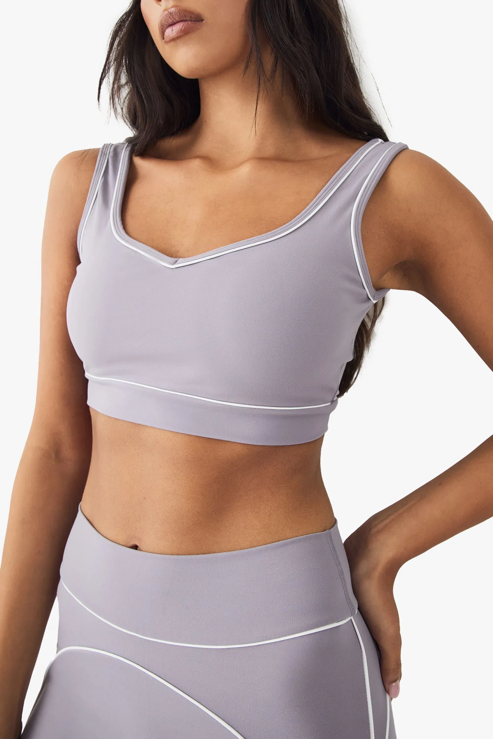 DSGN Studio Ultra Sculpt Contrast Piping Sports Bra