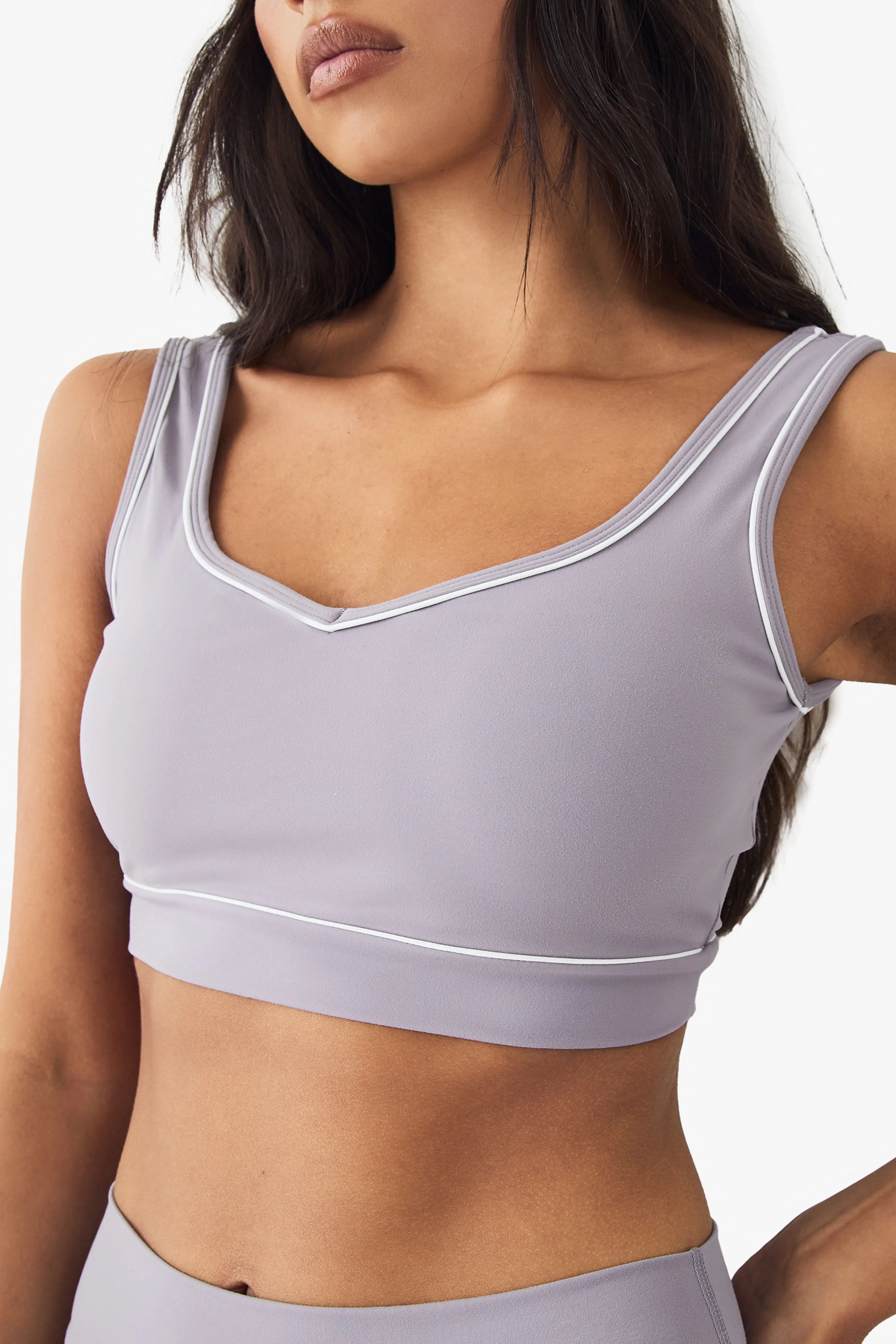DSGN Studio Ultra Sculpt Contrast Piping Sports Bra