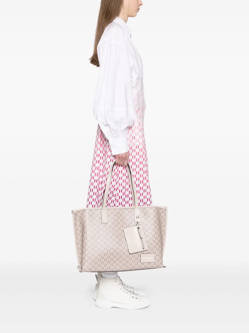 Kvoyage tote bag