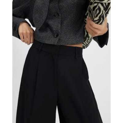 Black Pleated Barrel Leg Trousers