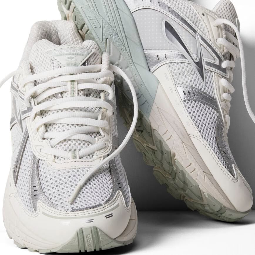 Brooks Adrenaline GTS 10 White/Coconut Milk/Smoke