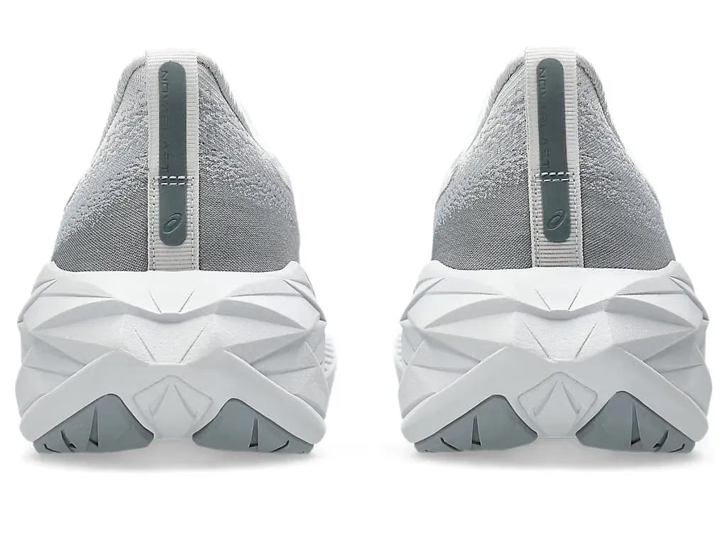 Asics Novablast 4 Concrete/Steel Grey