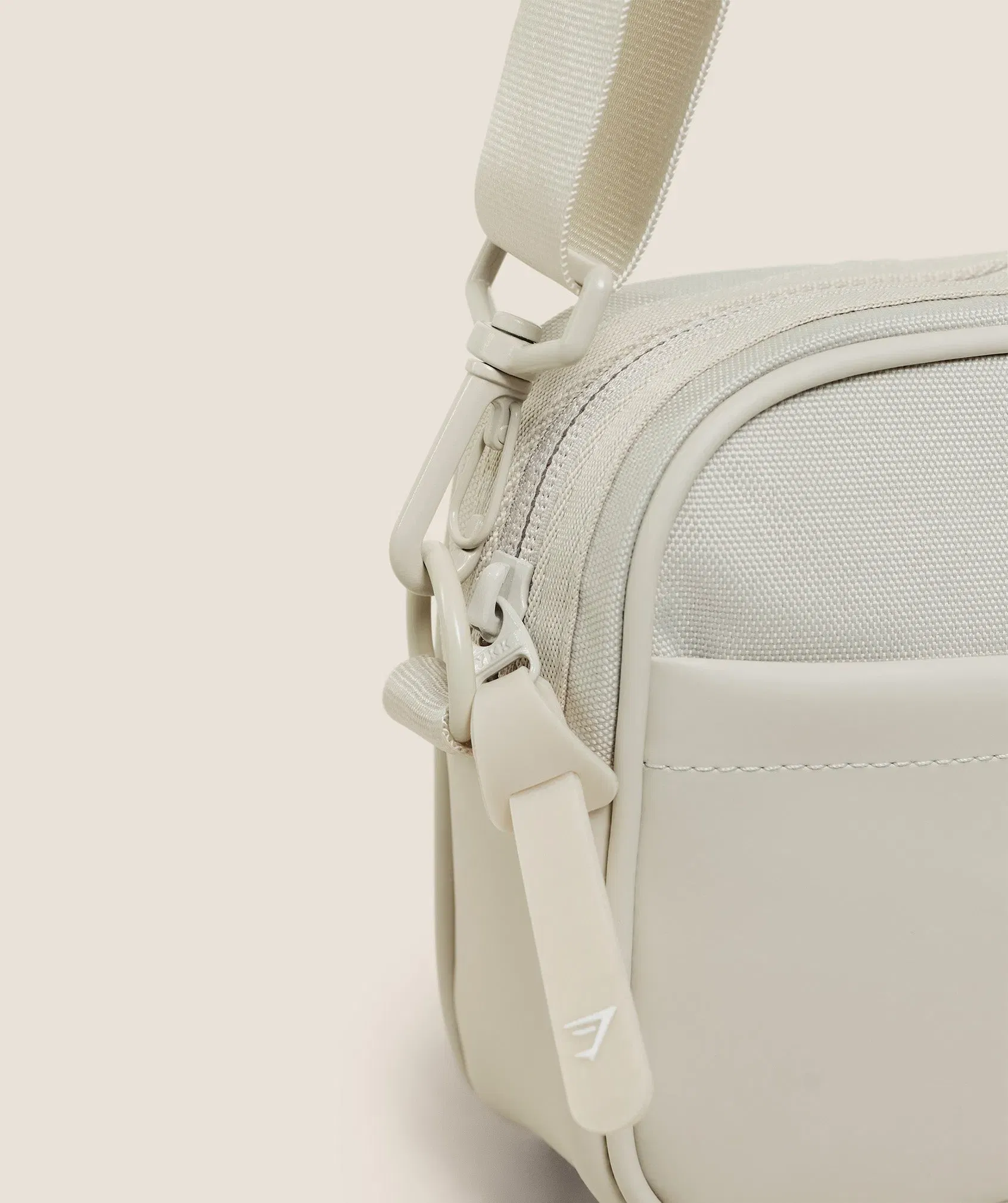 Gymshark Everyday Camera Bag Pebble Grey