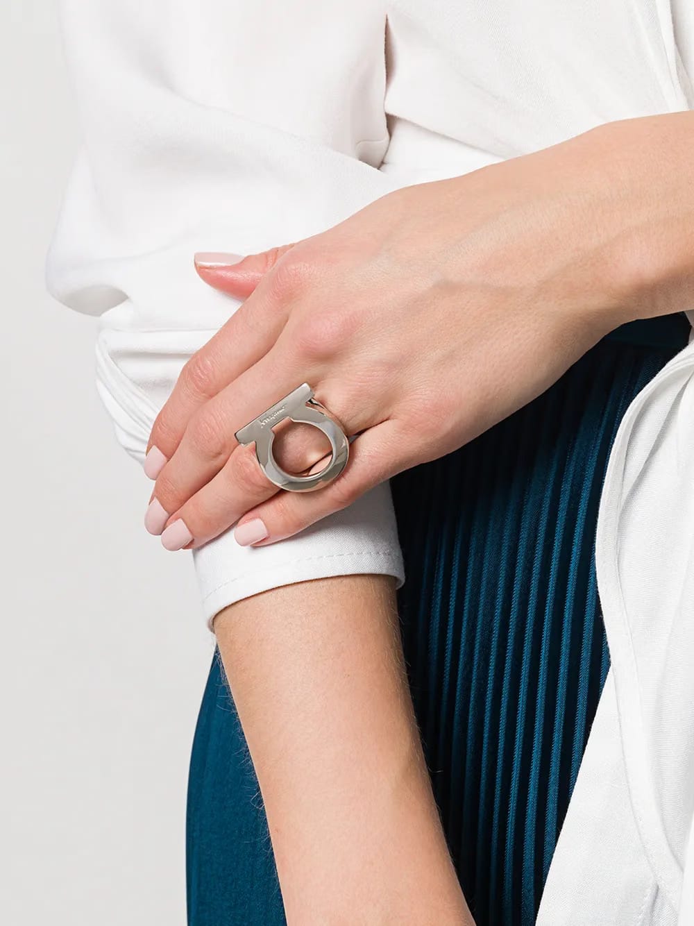 logo ring