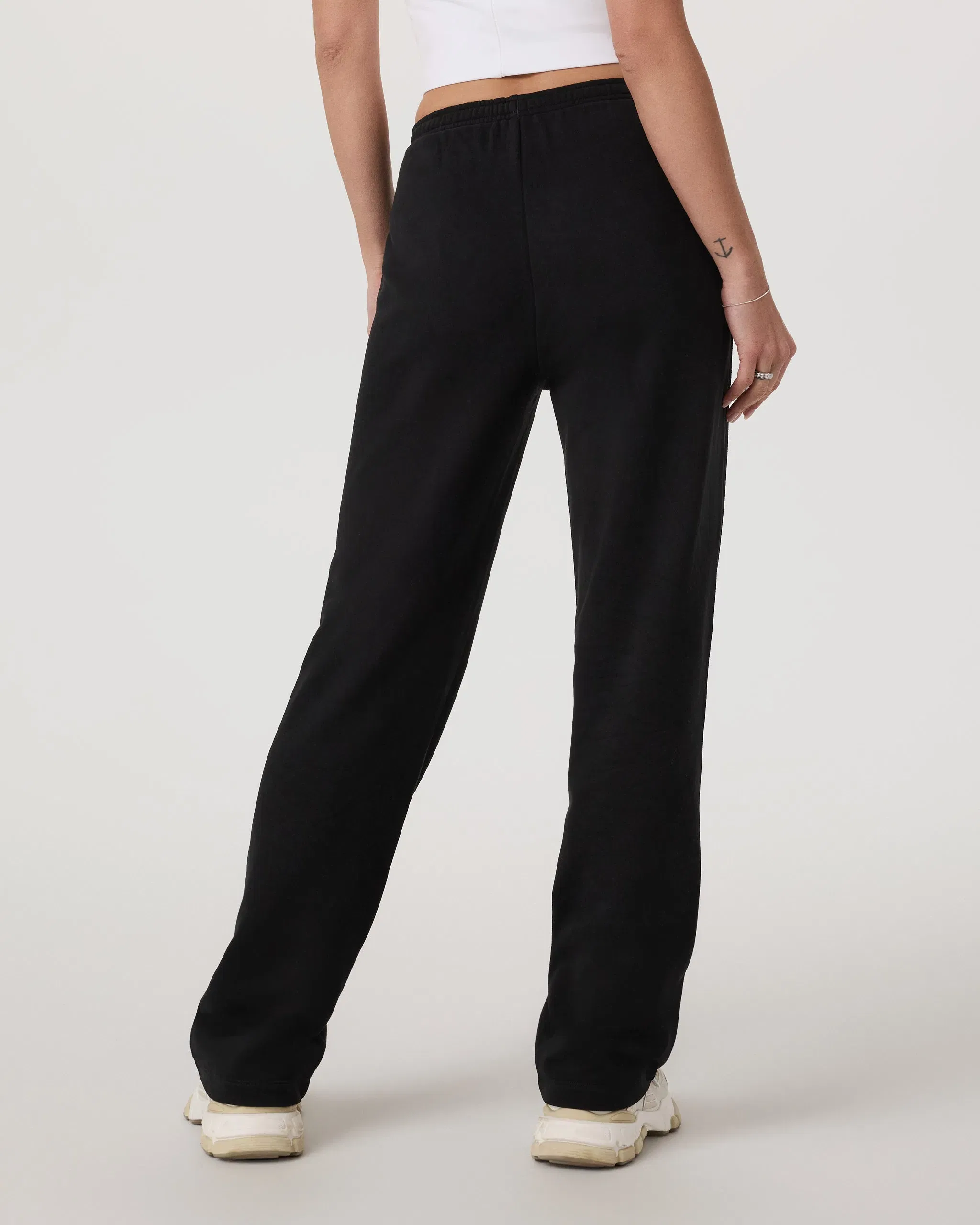 Vuori Sedona Straight Leg Sweatpant Short
