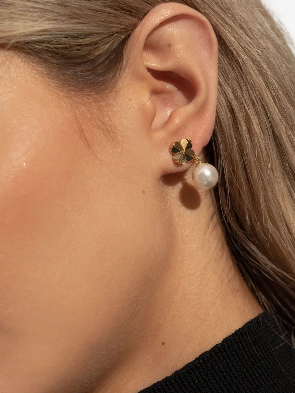 Flower pearl drop earrings