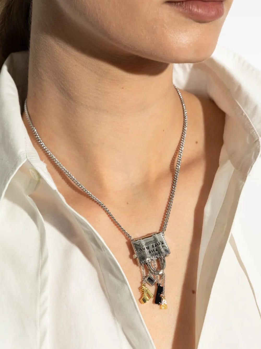 chain-link pendant necklace