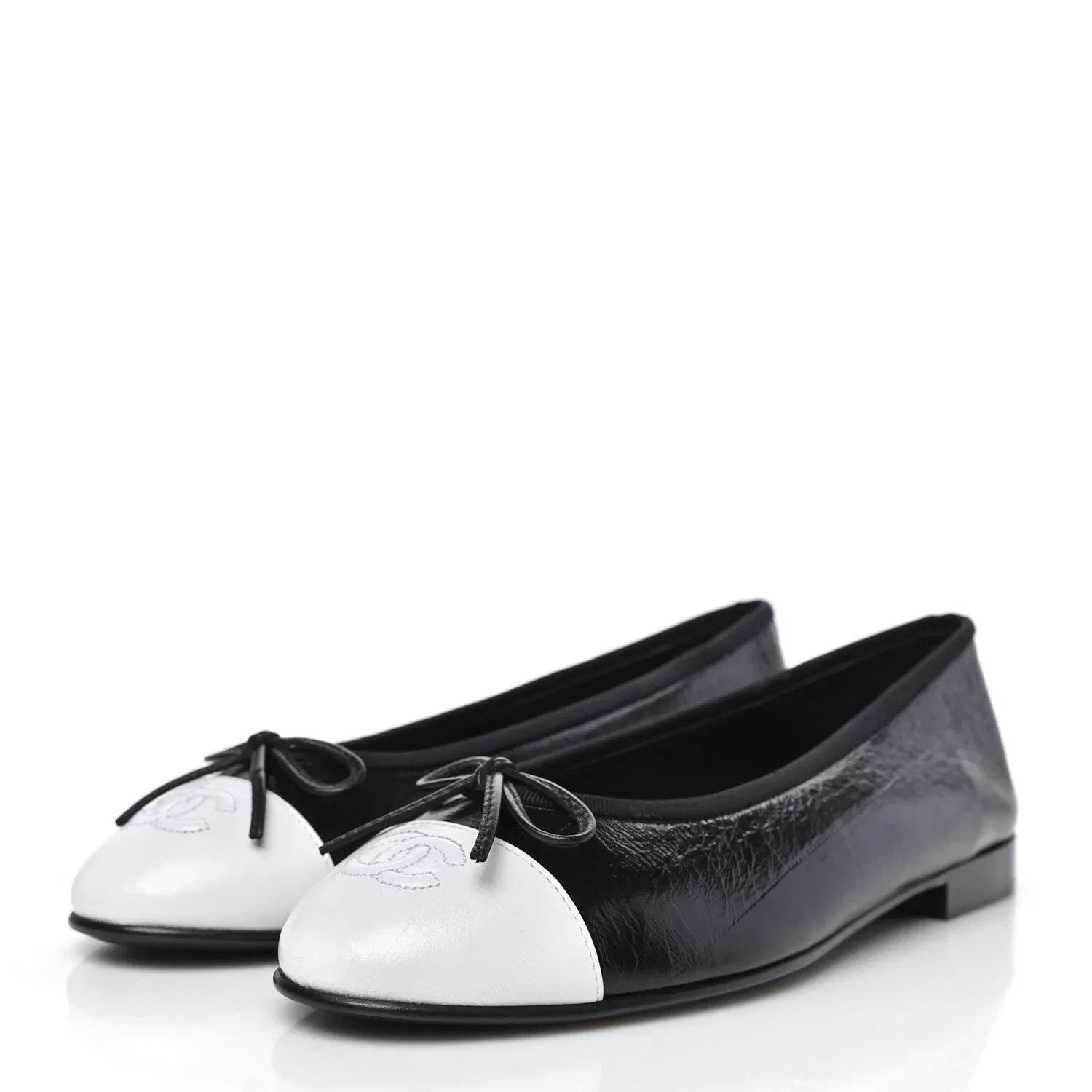 Crumpled Shiny Lambskin Cap Toe CC Ballerina Flats
