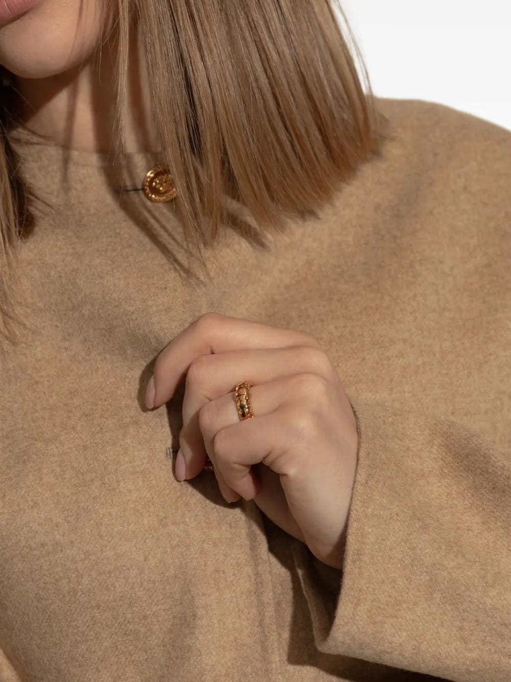 Greca-engraved ring