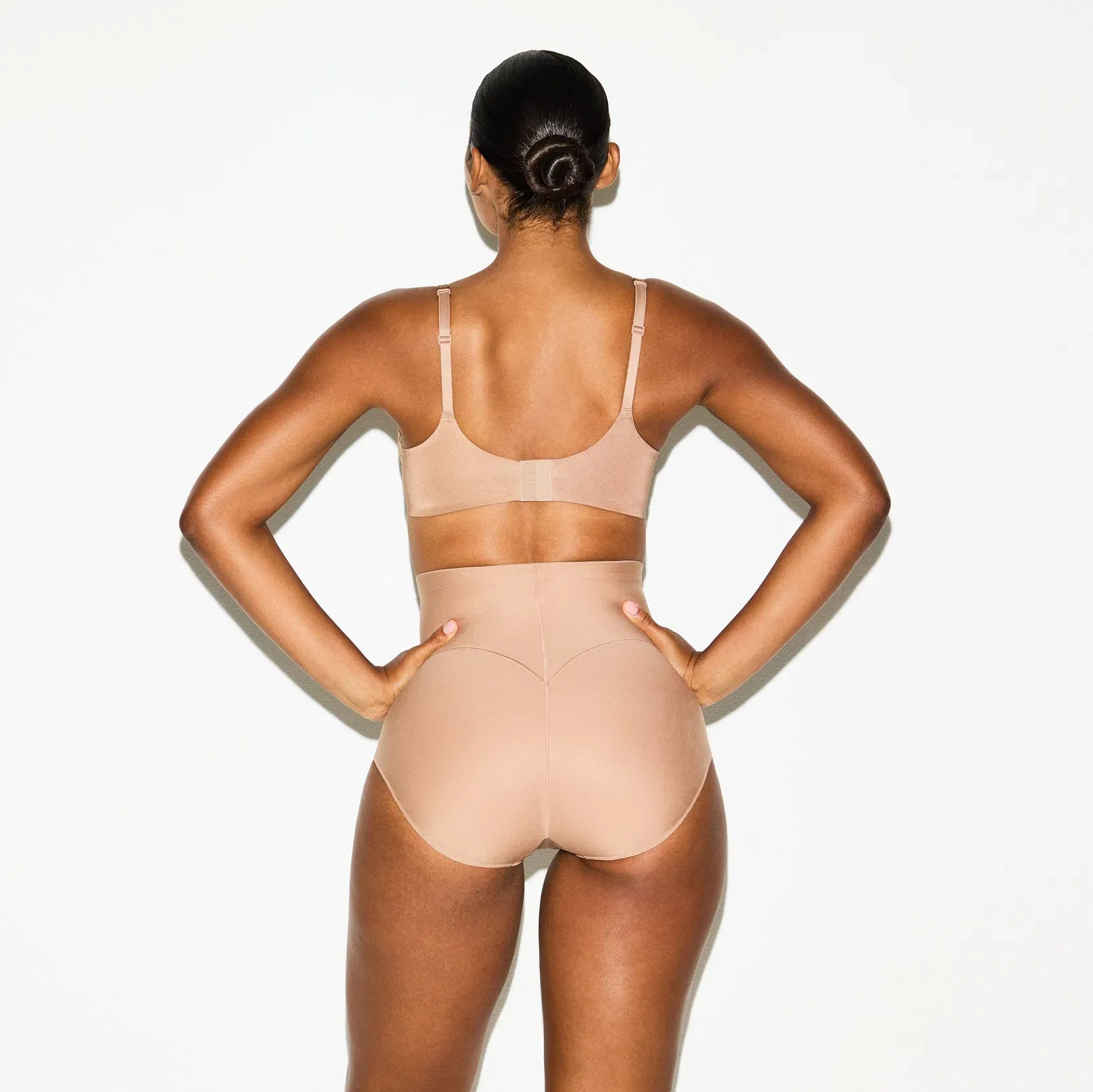 Skims Body Core Sculpt Butt Lifting Brief