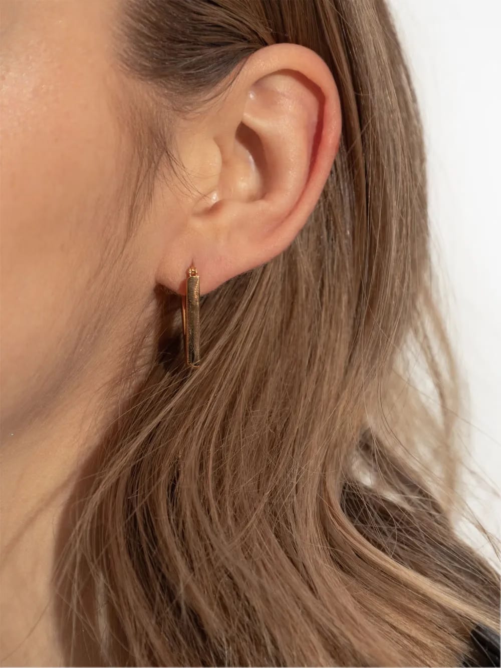 V2025 chain earrings