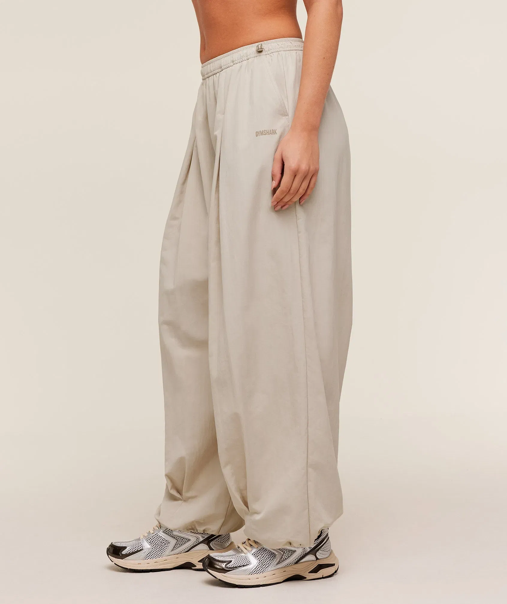 Women's Gymshark Weekend Lifestyle Parachute Pants Pebble Grey