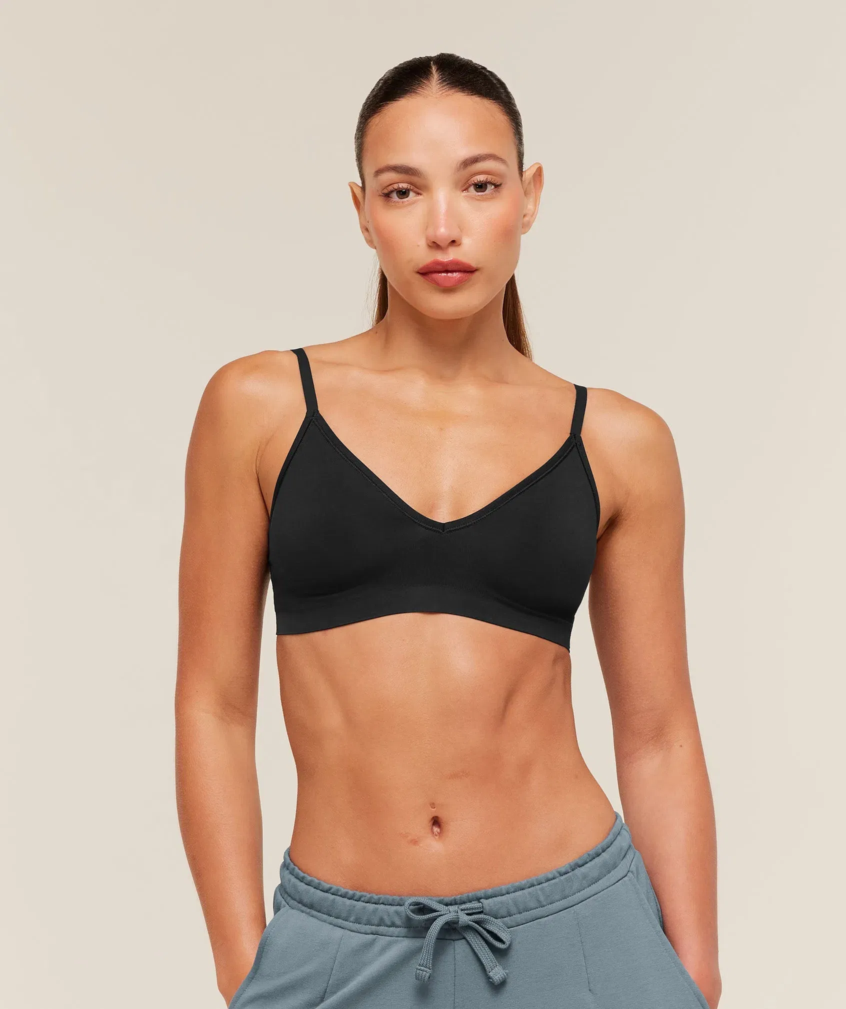 Women's Gymshark Featherform V-Neck Bralette Black
