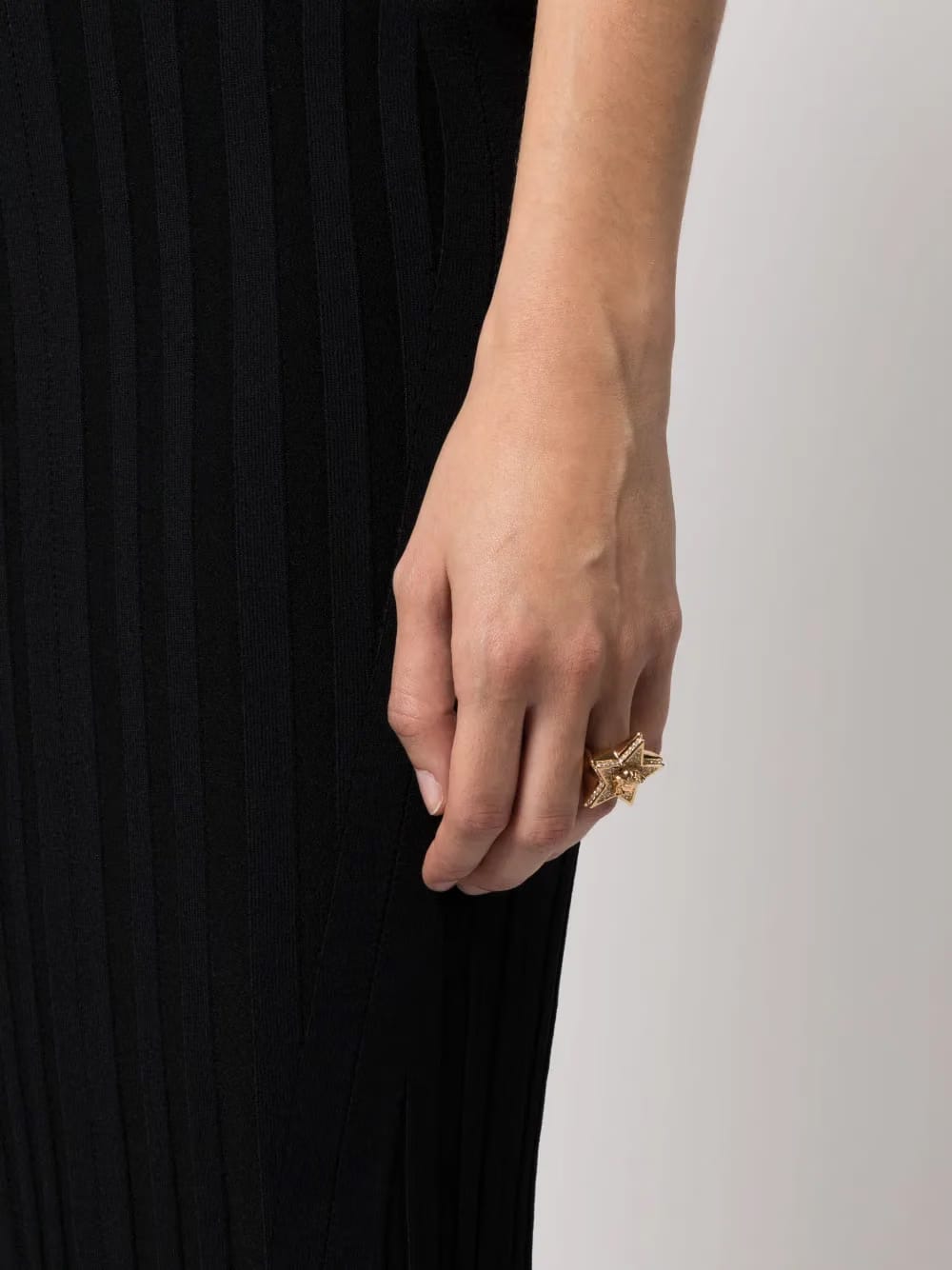 Medusa Head star-shaped ring