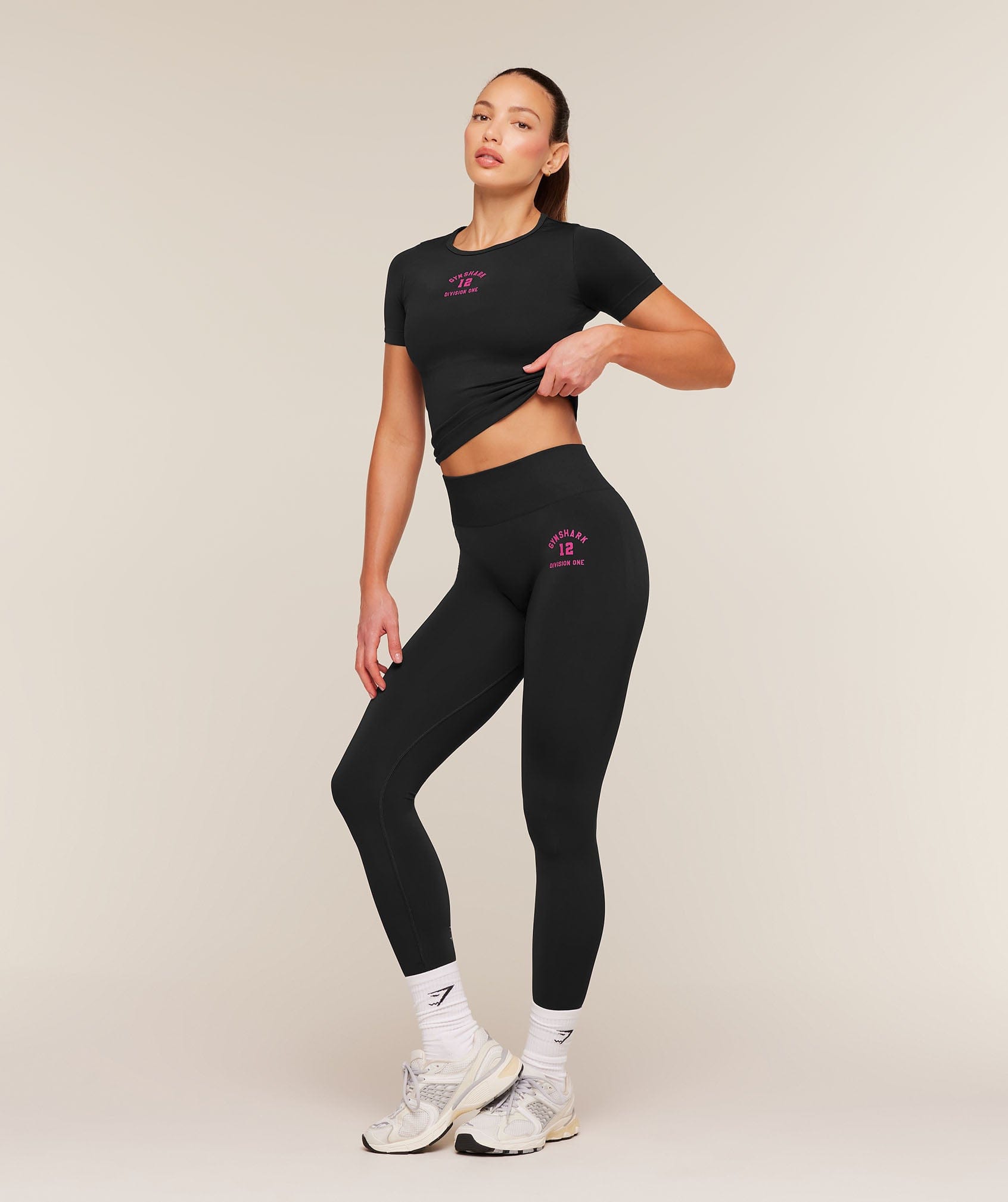 Women's Gymshark Everyday Seamless Graphic Short Sleeve Top Black