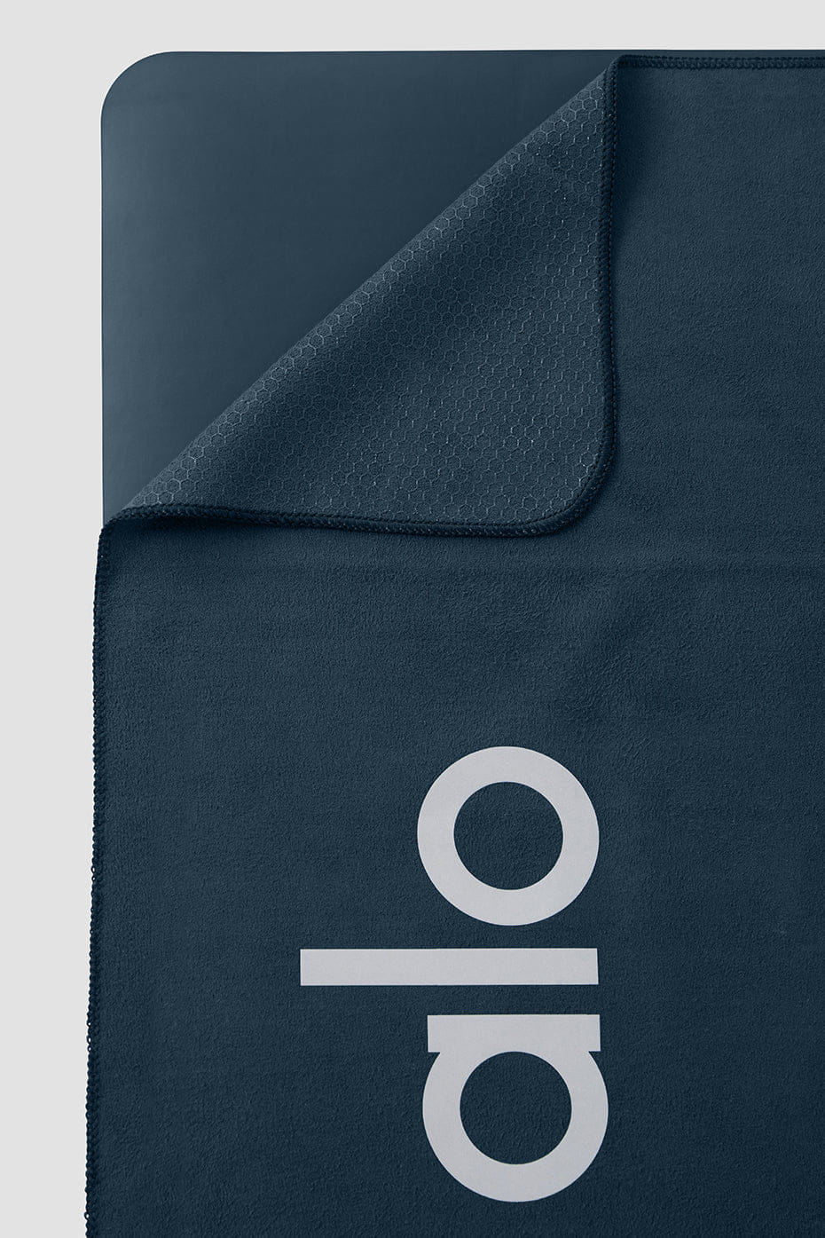 Grounded No-Slip Towel