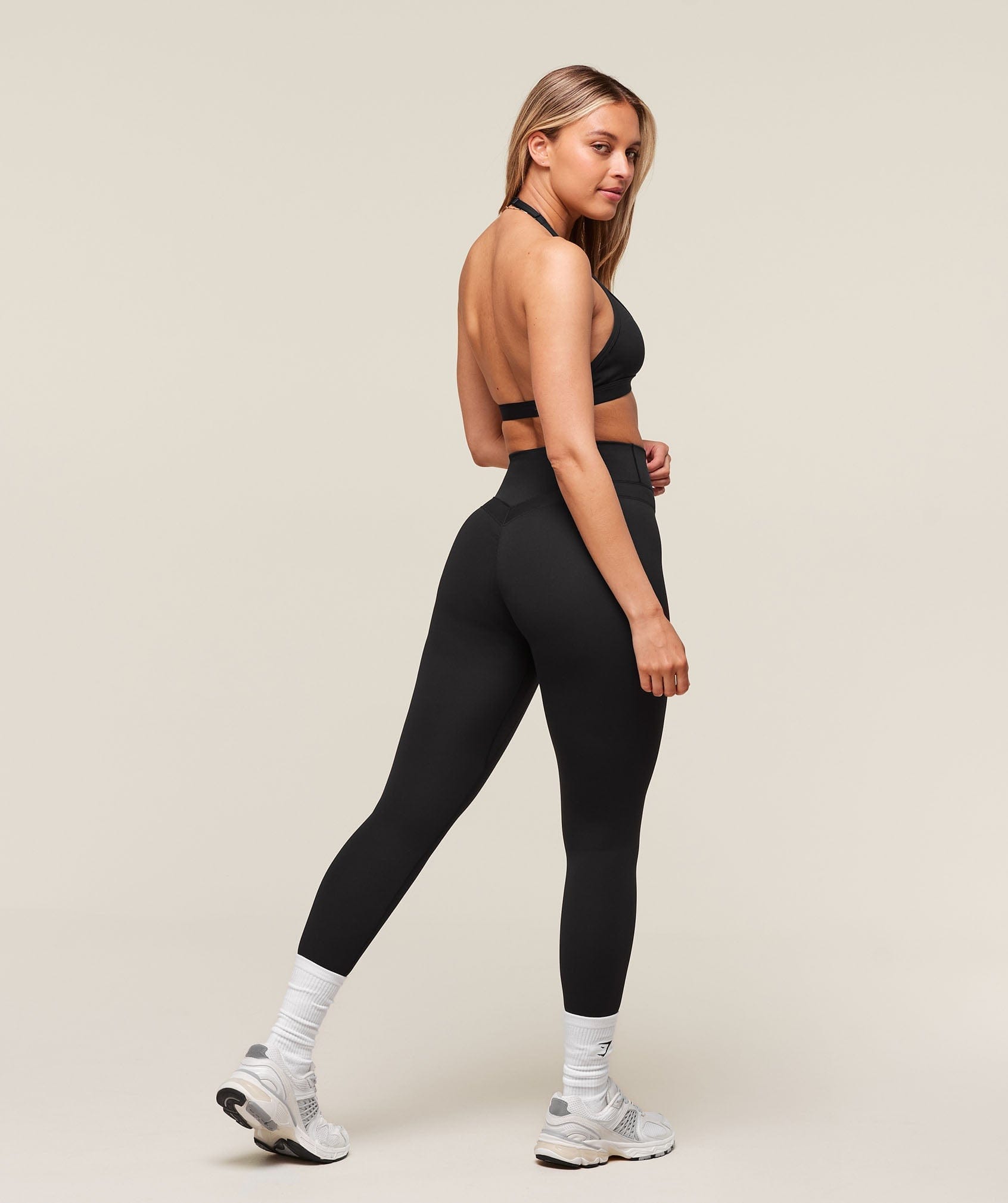 Gymshark Minimal Halterneck Sports Bra - Black