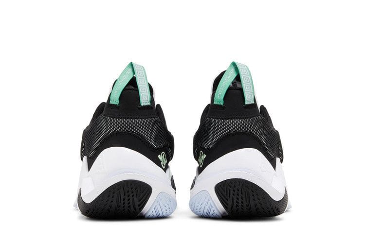 Men's Giannis Immortality 2 'White Black Volt'