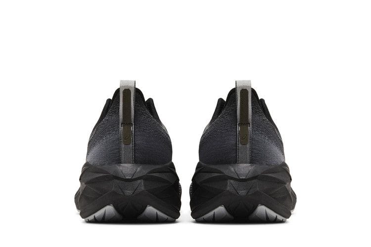 Men's Novablast 4 'Black Graphite Grey'