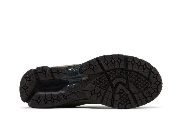Men's 2002R 'Driftwood Black'