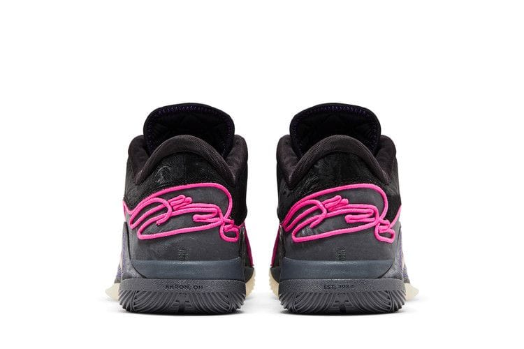Men's LeBron 22 'Blacklight'