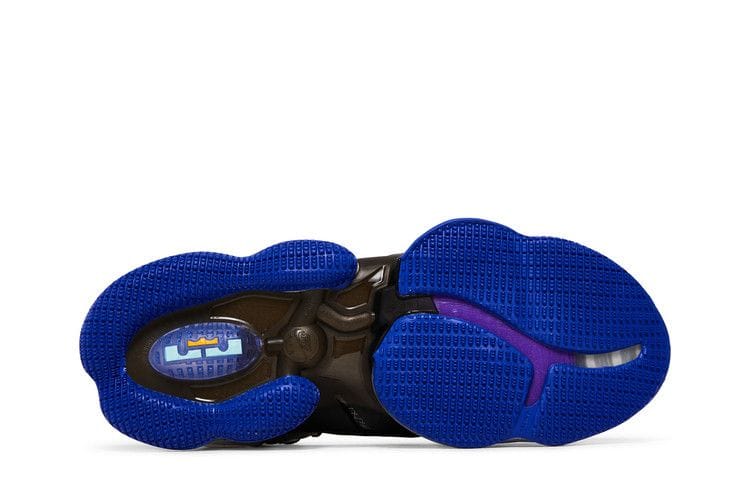 Men's LeBron 19 'Graduate'