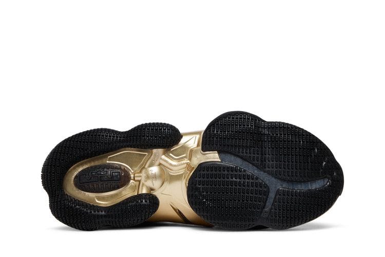 Men's LeBron 19 'Doernbecher 2022'