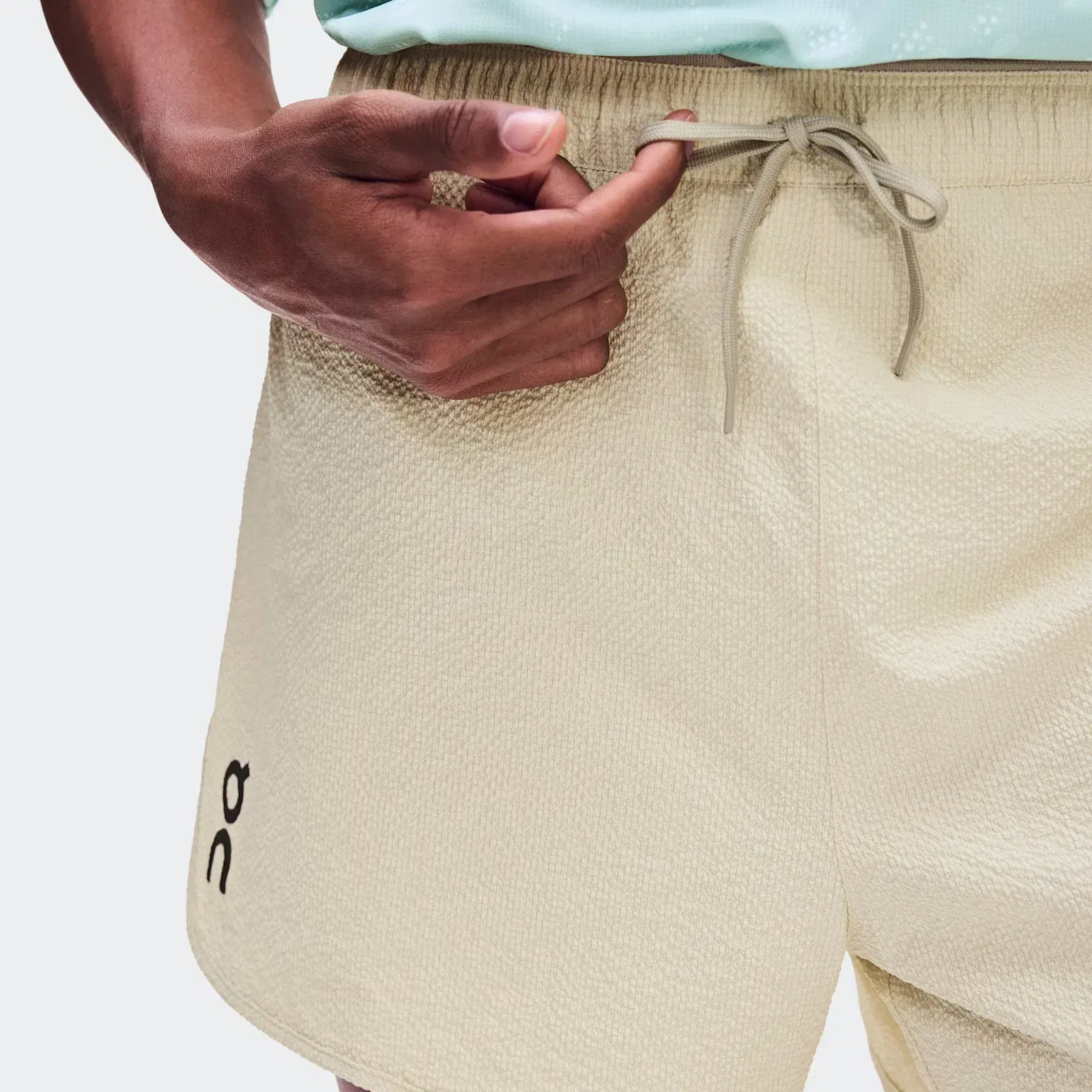 On Performance Volt Shorts Hare