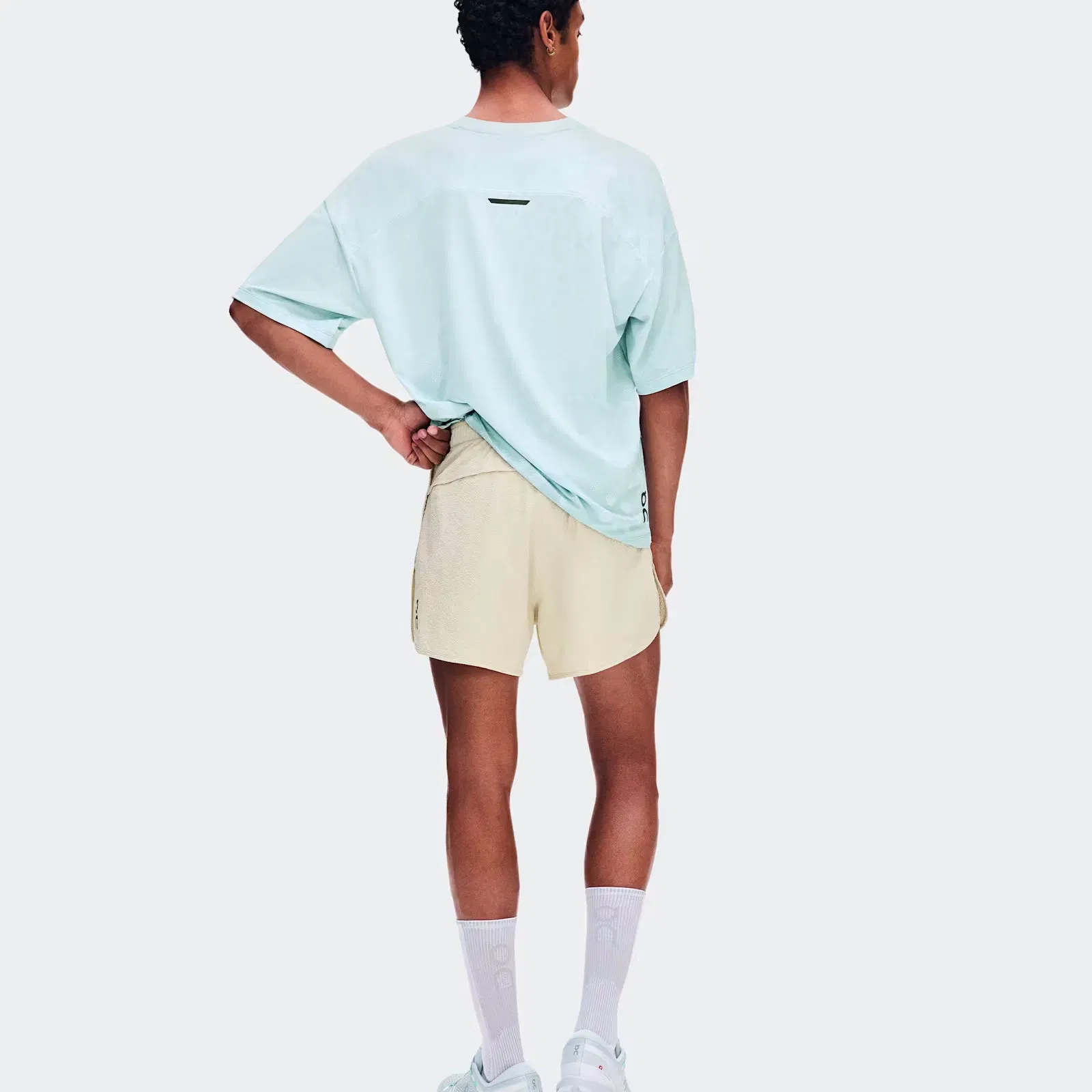 On Performance Volt Shorts Hare