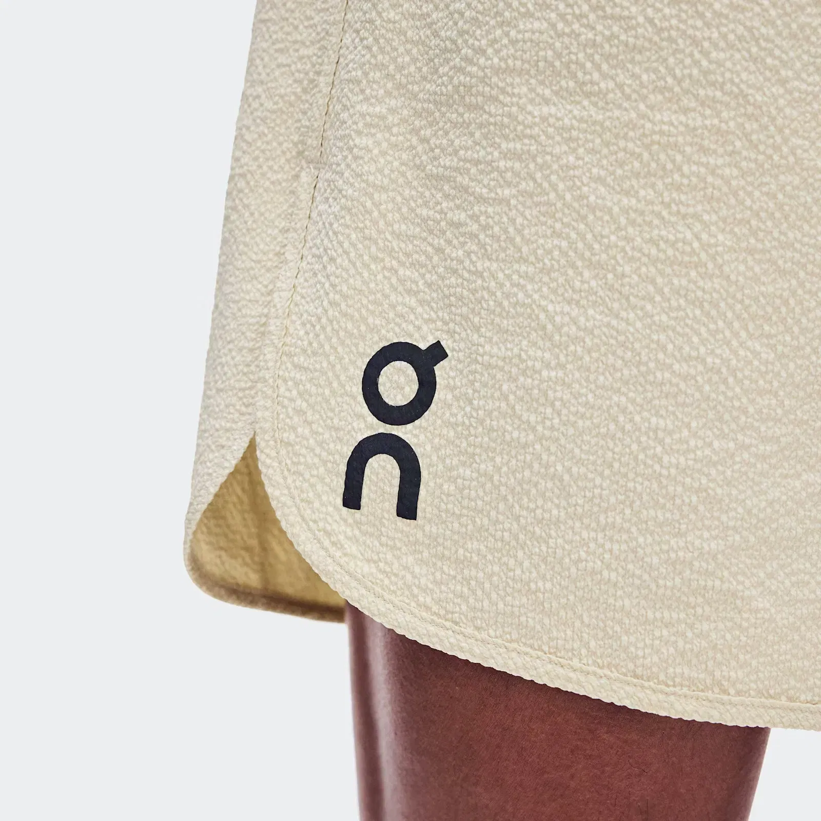 On Performance Volt Shorts Hare