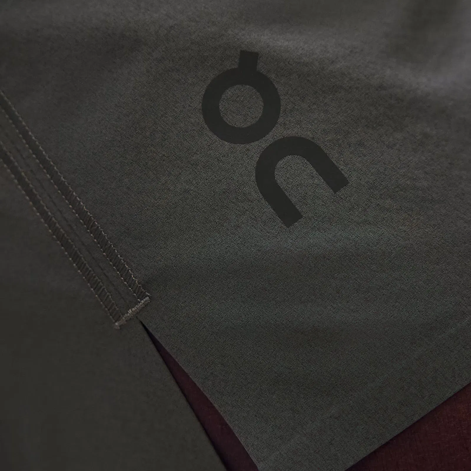 On Focus Shorts Shadow