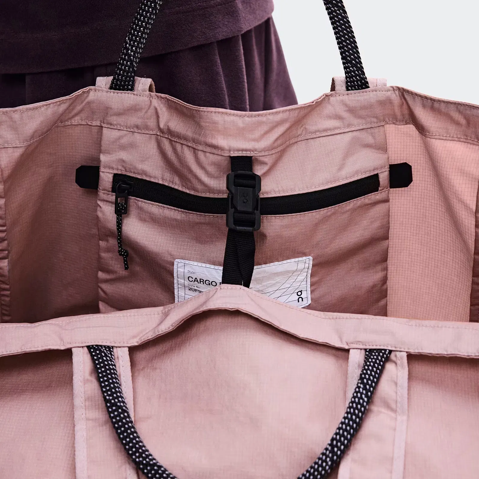 On Cargo Pack 60 l Biscuit