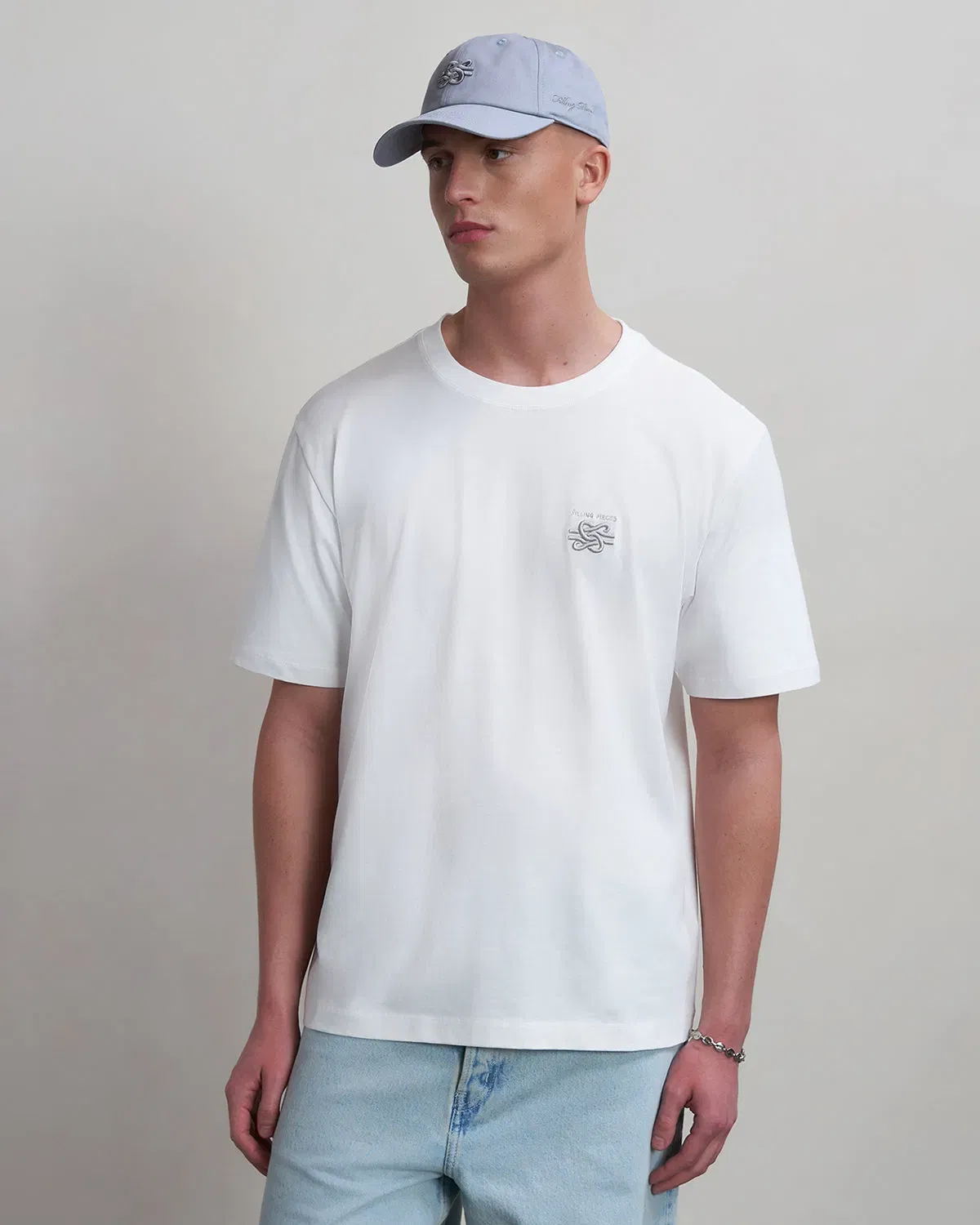 Conventional T-shirt Embroidered Knot White