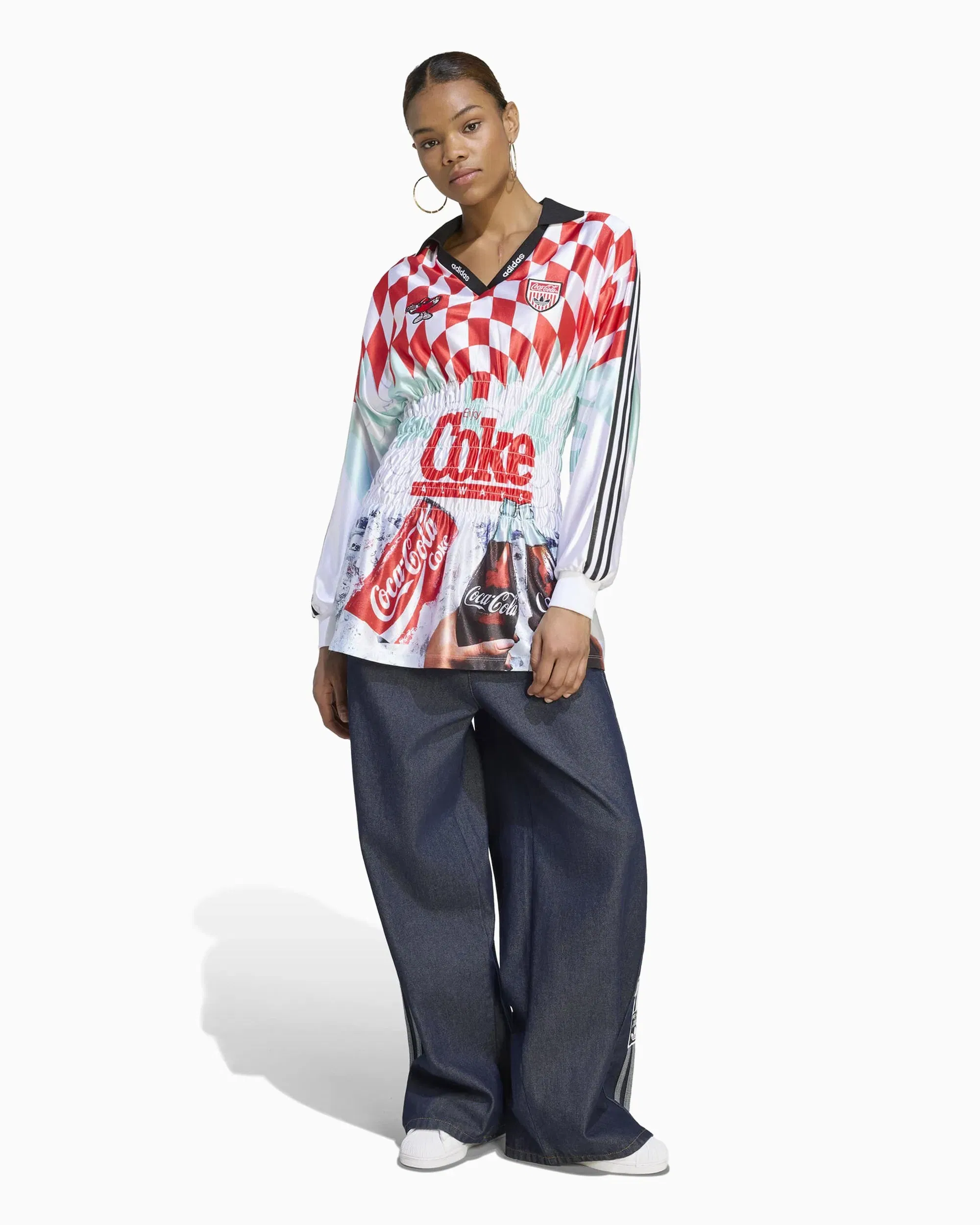 adidas Jersey T-Shirt con gráfico Slim de manga larga adidas Originals x Coca-Cola Mash Up Smoked para mujer
