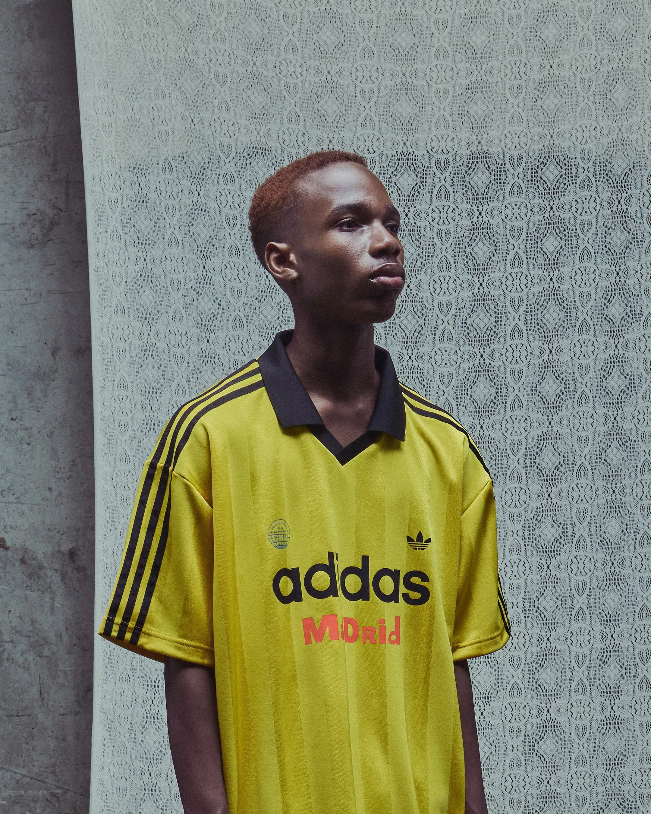 adidas Jersey T-Shirt con gráfico Relaxed adidas Originals x Bad Bunny DtMF Tour Merch "Madrid" para hombre