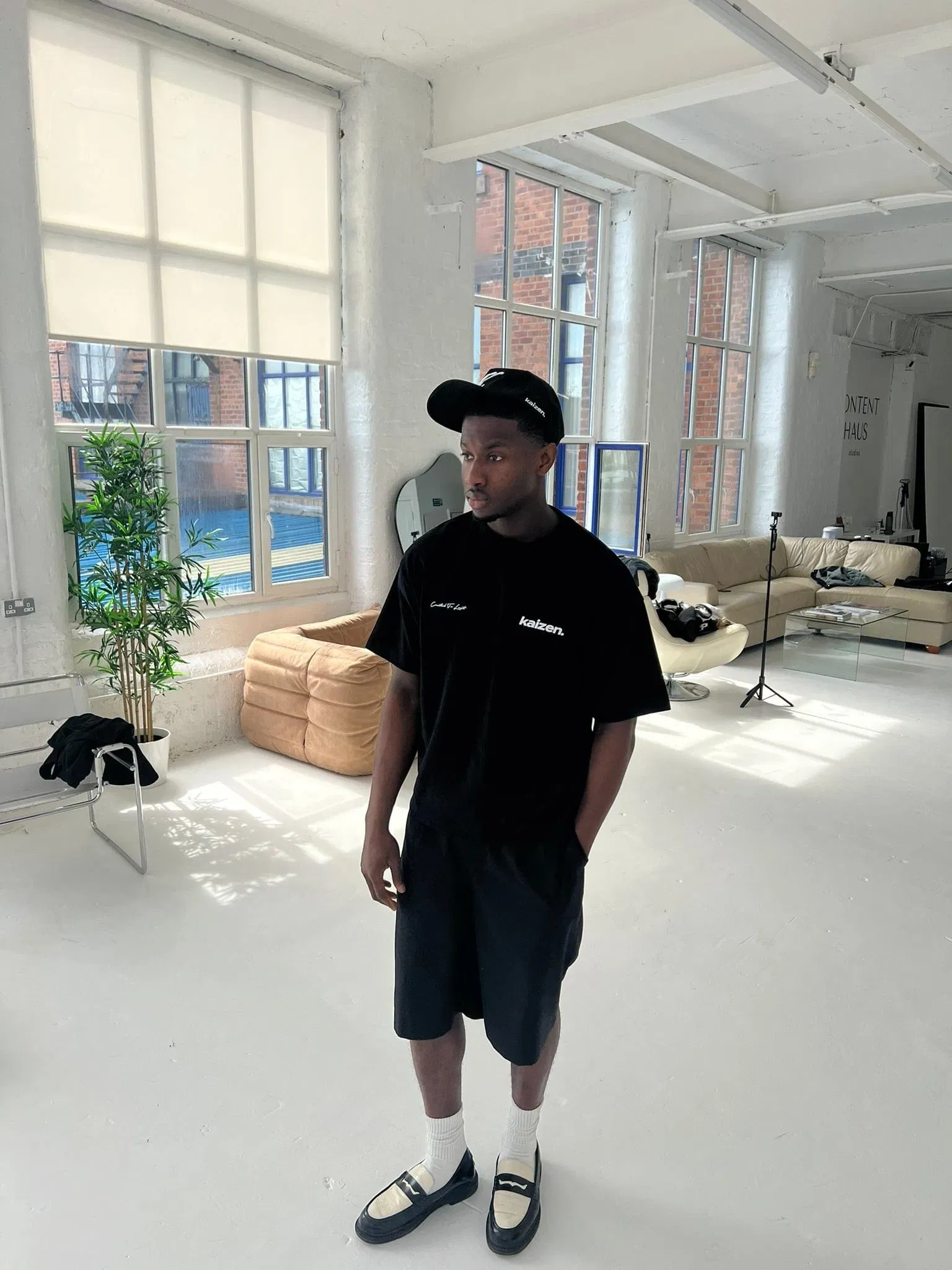 KAIZEN MARKET ARCH TEE BLACK