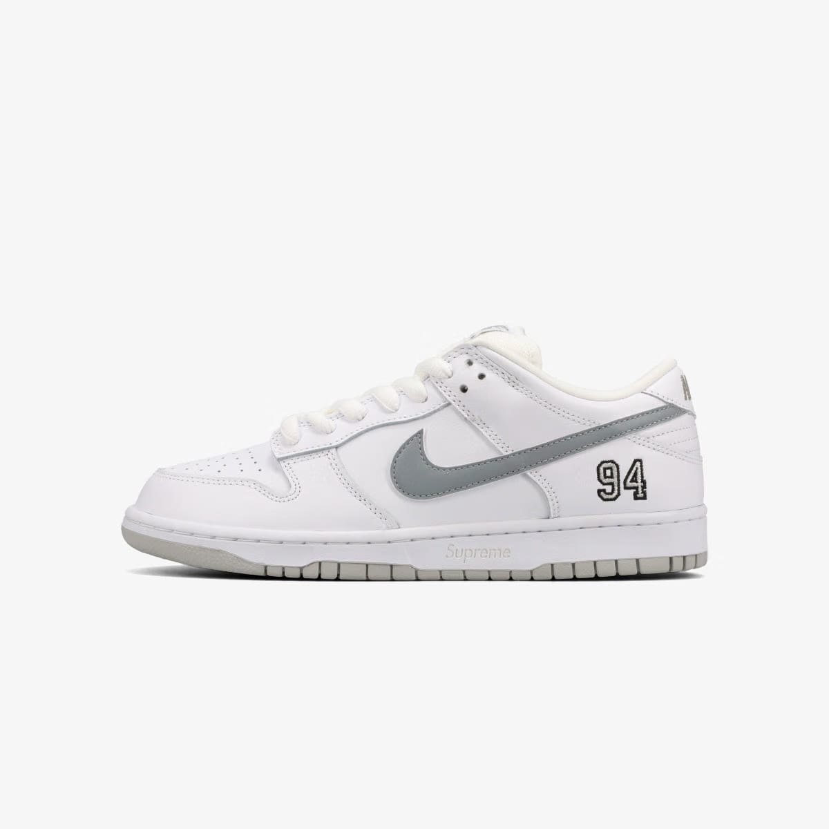 NIKE SB DUNK LOW × SUPREME
