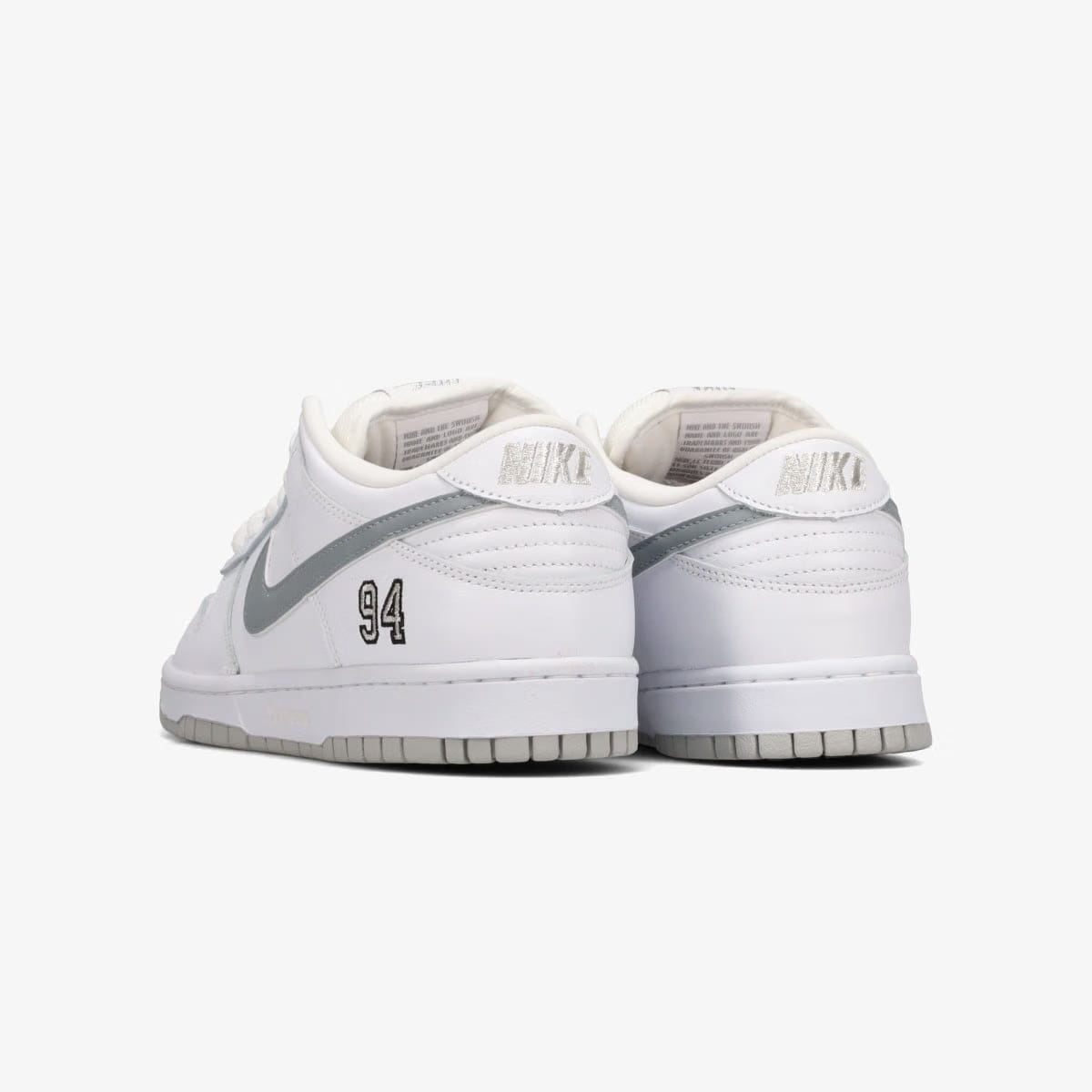 NIKE SB DUNK LOW × SUPREME