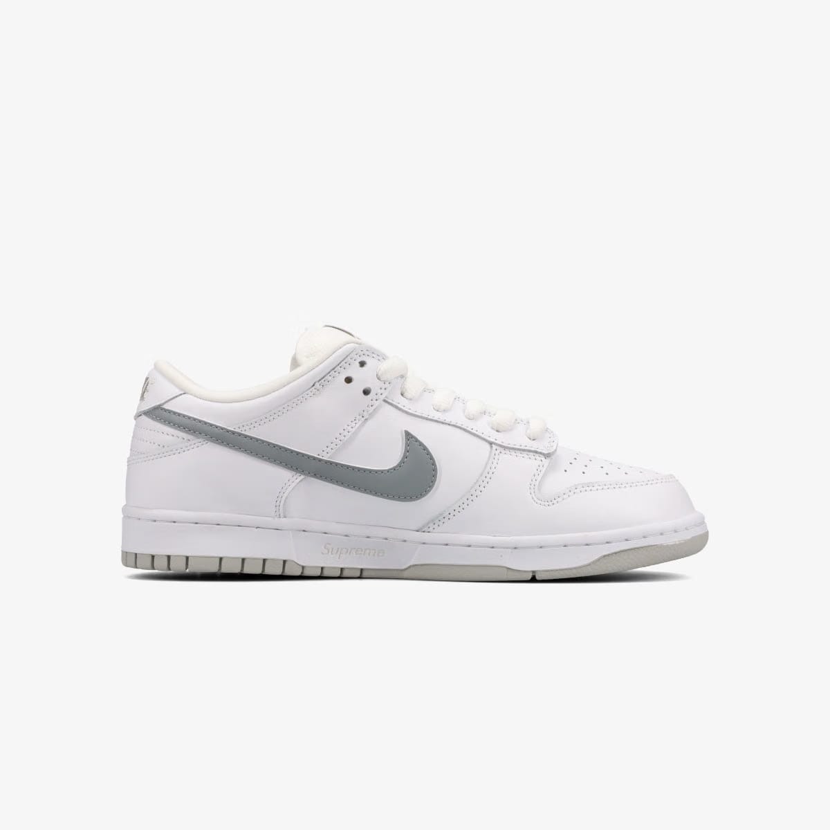 NIKE SB DUNK LOW × SUPREME