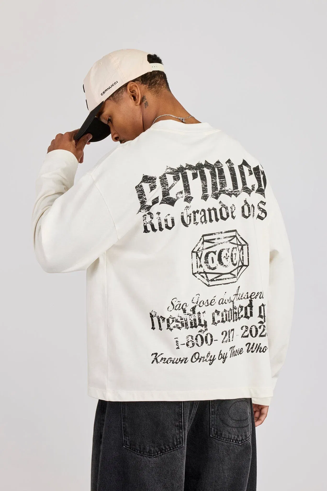 Cernucci Long Sleeve Rio Graphic Print T-Shirt - Off White
