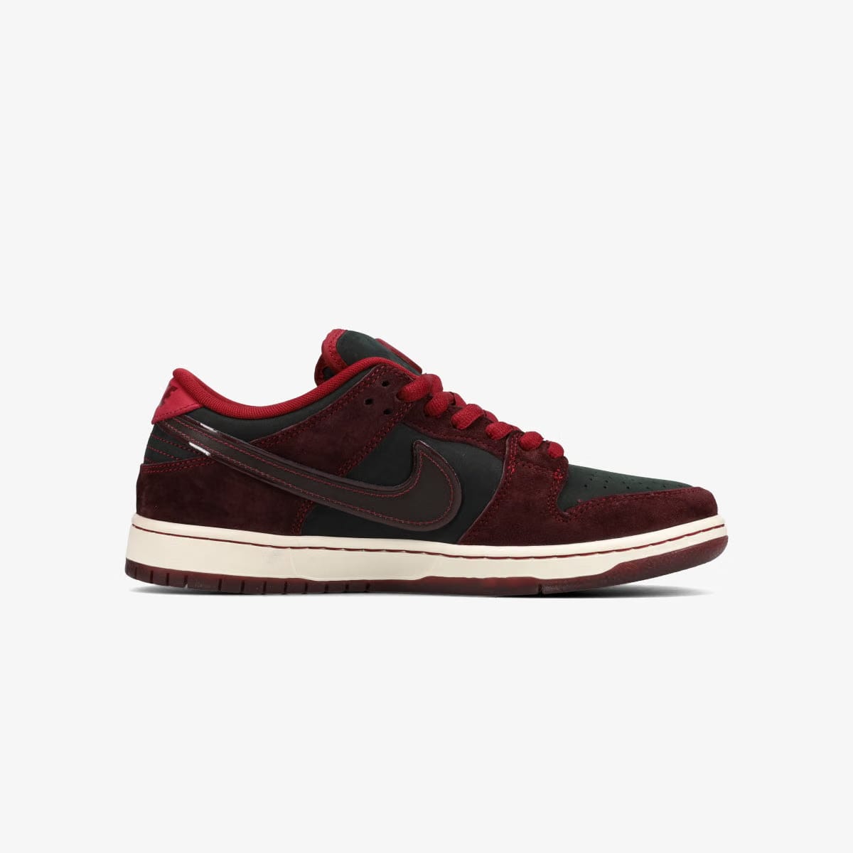 NIKE SB DUNK LO PRO × RIOT SKATESHOP