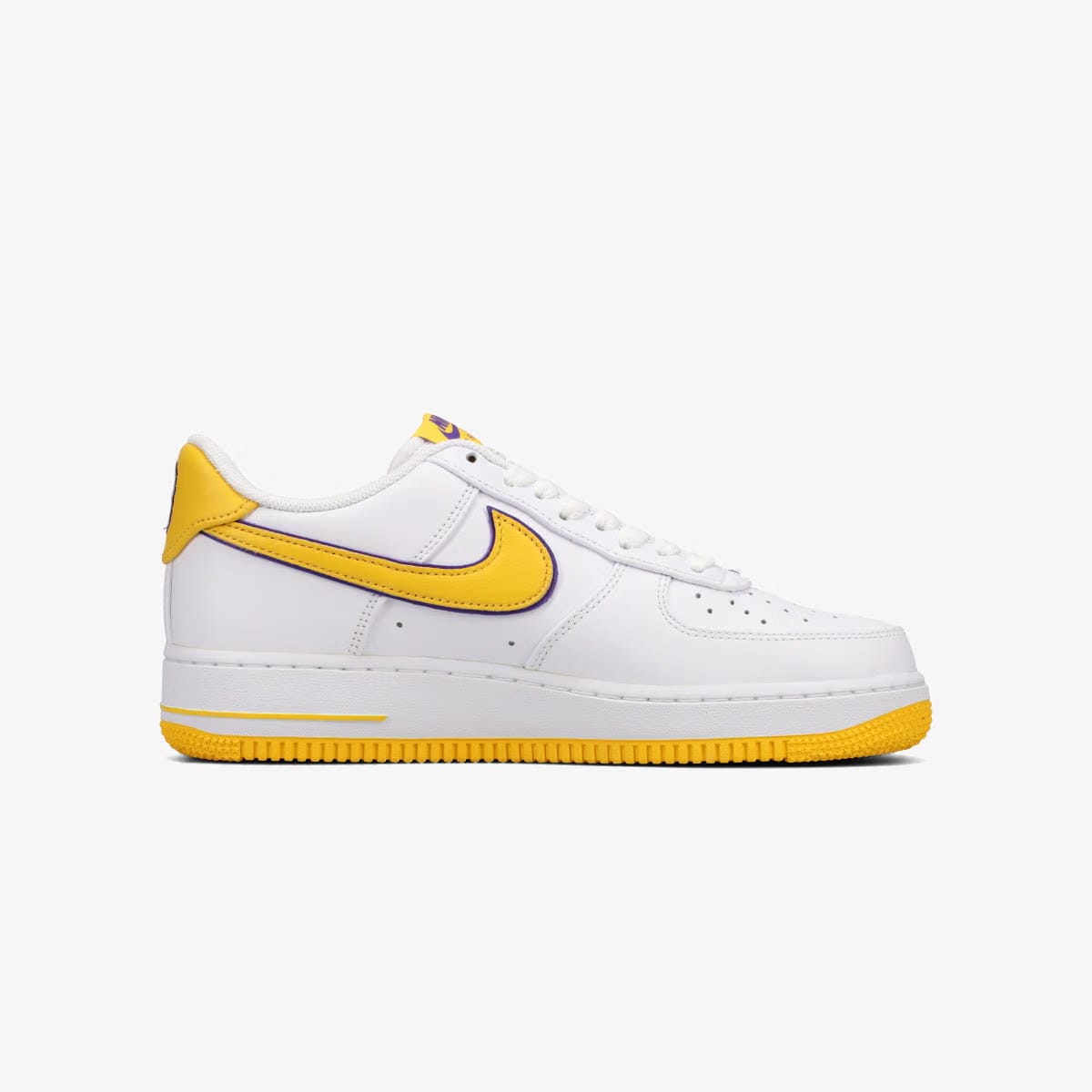 NIKE AIR FORCE 1 LOW RETRO QS × KOBE BRYANT