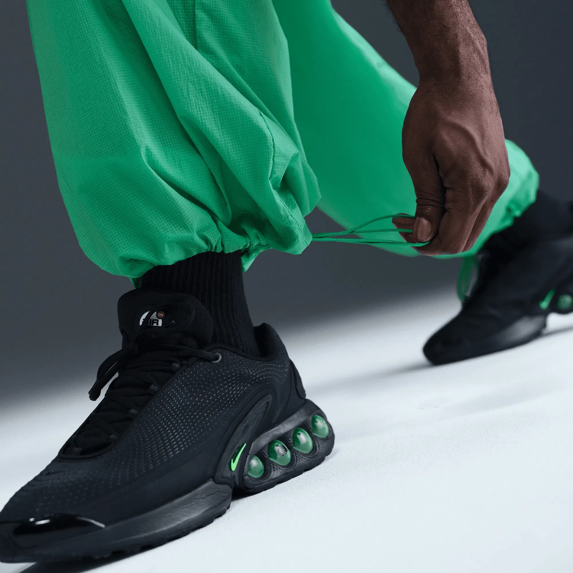 Nike PROJECT F.R.O.G CARGO PANTS - GREEN SHOCK