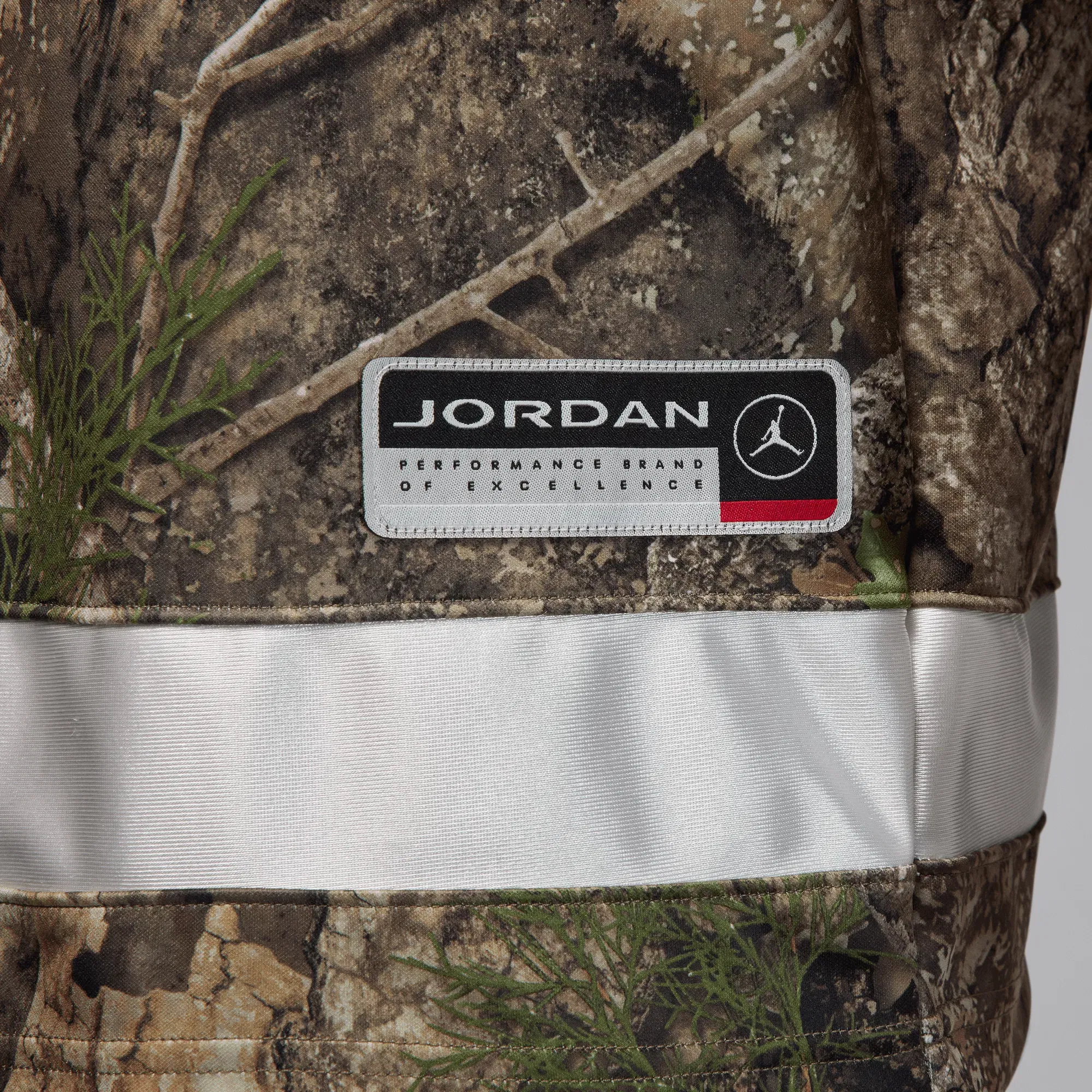 Air Jordan BROOKLYN REALTREE HOCKEY JERSEY - MEDIUM OLIVE / SAIL