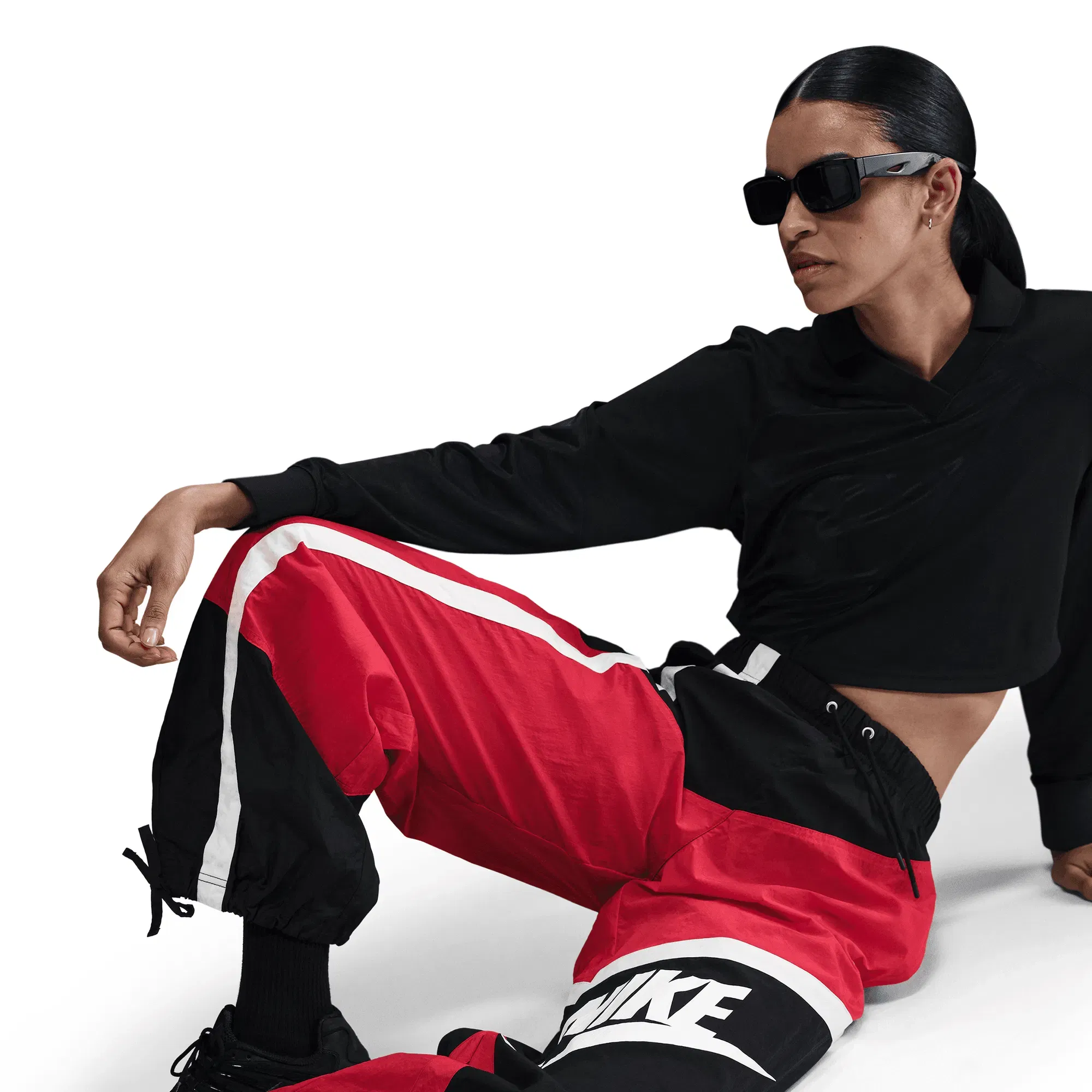 Nike WMNS MID-RISE LOOSE WOVEN OPEN-HEM PANTS - UNIVERSITY RED / BLACK