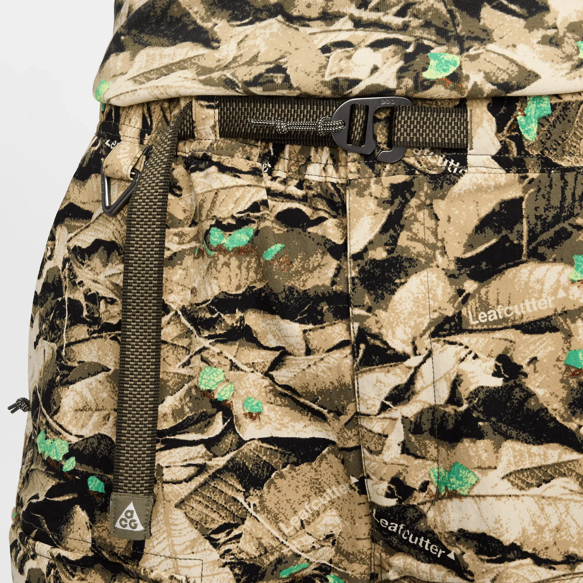Nike ACG SMITH SUMMIT CARGO PANTS - PARACHUTE BEIGE / SEQUOIA
