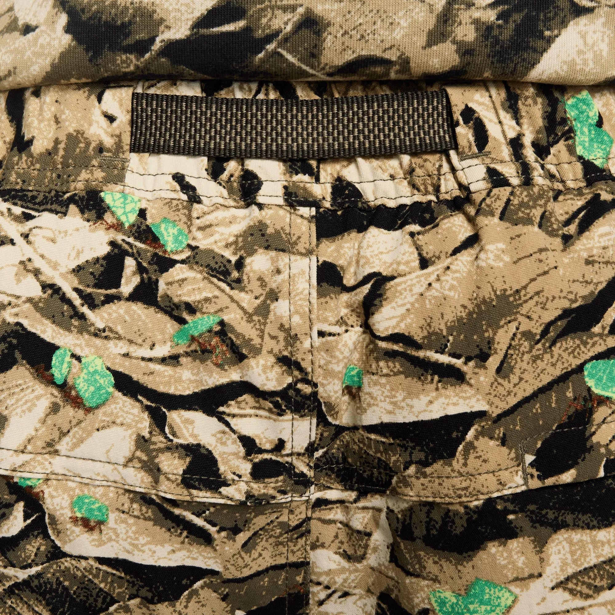 Nike ACG SMITH SUMMIT CARGO PANTS - PARACHUTE BEIGE / SEQUOIA